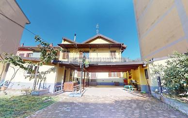 Soluzione Indipendente su Due Livelli con Giardino