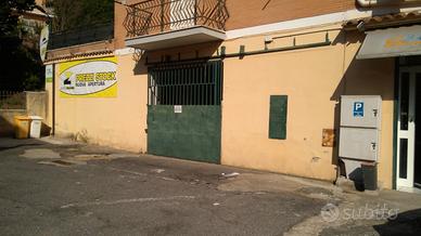 Due locali in piazzale privato