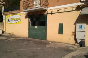 Due locali in piazzale privato