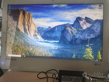 Computer con schermo da 24" 8Gb di ram SSD 128Gb