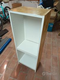 Mobiletto con scaffali