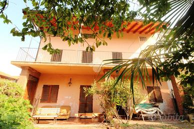 CASA SEMINDIPENDENTE A CASTELLAMONTE