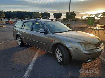 Auto Ford mondeo station wagon
