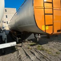 Semirimorchio cisterna carb coibentata 5 scomparti