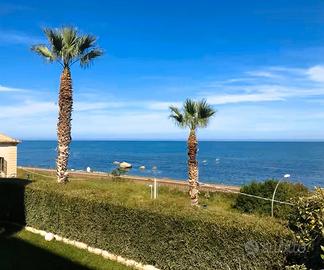Oasi vista Mare con Giardino Recintato