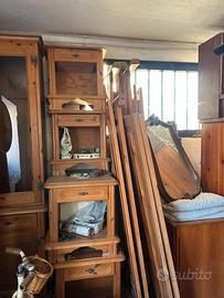 Mobili in legno in tegalo