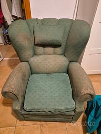 N.2 poltrone modello Chester