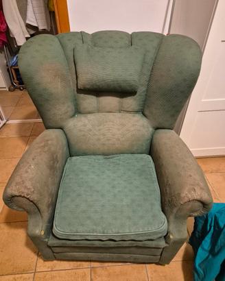 N.2 poltrone modello Chester