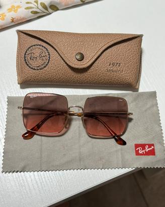 Occhiali da sole Ray-Ban modello 1971 Square.