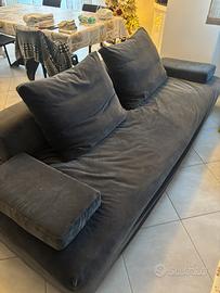 Divano 3 posti grigio scuro in velluto