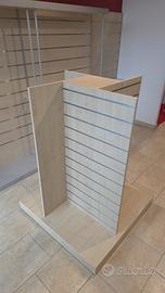 Arredo negozio color frassino