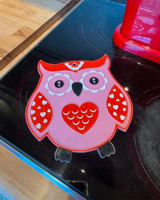 Sottopentola a forma di civetta rosa e rossa