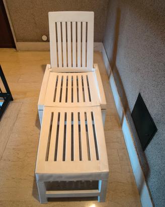 Lettino bianco in plastica 