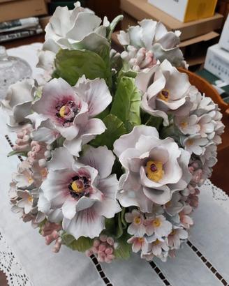 centro tavola fatto a mano con fiori