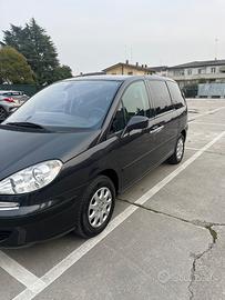 Peugeot  807