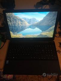 Travelmate p256 i3: HD, tastiera e batteria NUOVI