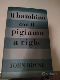 Il bambino con il pigiama a righe