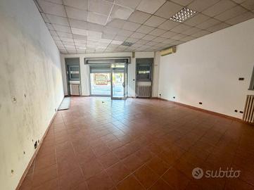 NEGOZIO A PADERNO D'ADDA