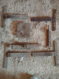 Serratura antica porta con cardini