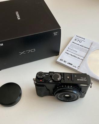 FUJIFILM X70