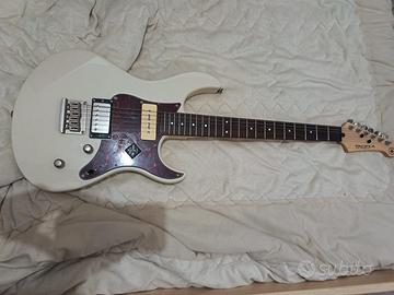 chitarra elettrica yamaha