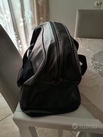 Valigia in similpelle nera H 55cm L 30cm P 30cm 