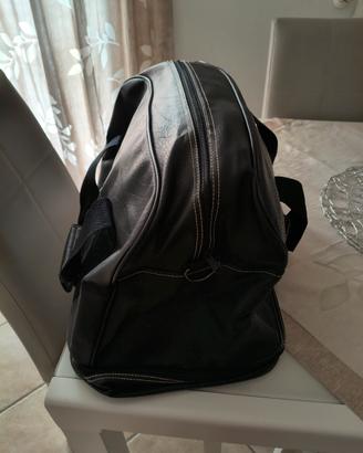 Valigia in similpelle nera H 55cm L 30cm P 30cm 
