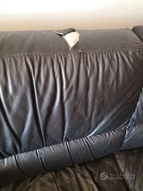 Divano a 3 posti in pelle nera