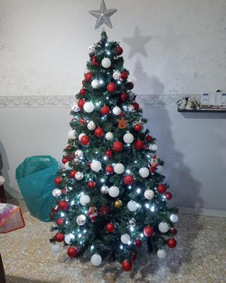 Albero di natale con palline