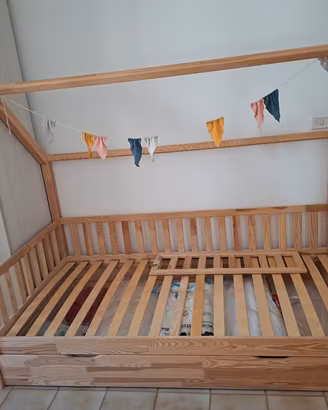 Letto montessoriano con cassettone