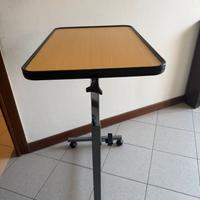 Tavolino regolabile da letto