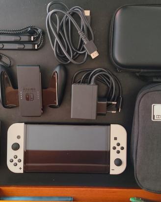 Nintendo Switch OLED Bianca + gadget