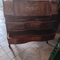 Scrittoio e tavolino espositore antico