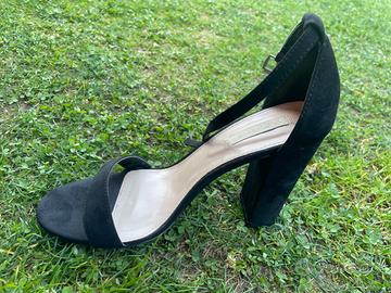 Sandali  Prima Donna in camoscio con tacco