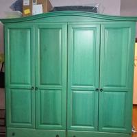 Armadio e cassettiera in legno massello