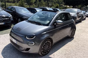 500e Cabrio 42 kWh La Prima interni in pelle apple