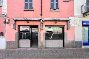 NEGOZIO A CASTIGLIONE D'ADDA