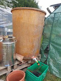 fusti in resina per vino o irrigazione orto