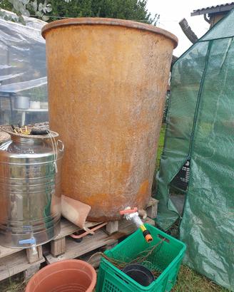 fusti in resina per vino o irrigazione orto