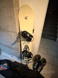 Snowboard K2 con attacchi + scarponi, full set