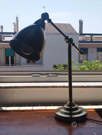 Lampada da tavolo color oro