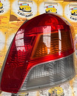 FARO POSTERIORE DESTRO TOYOTA YARIS ANNO:2008