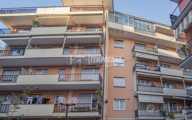 2 LOCALI CON BALCONE ULTIMO PIANO VISTA MARE