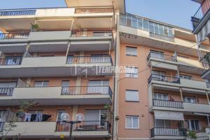 2 LOCALI CON BALCONE ULTIMO PIANO VISTA MARE