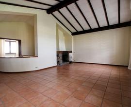 Porzione di Villa con giardino privato e piscina