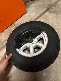 cerchioni anteriori e posteriori gommati booster