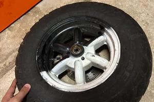 cerchioni anteriori e posteriori gommati booster