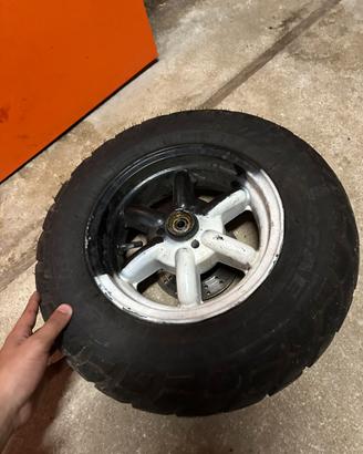 cerchioni anteriori e posteriori gommati booster