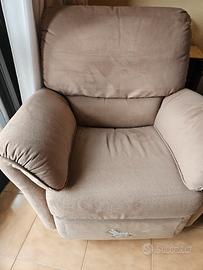 Poltrona comfort Natuzzi,  in tessuto beige