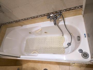 Vasca da bagno in resina completa di box doccia 